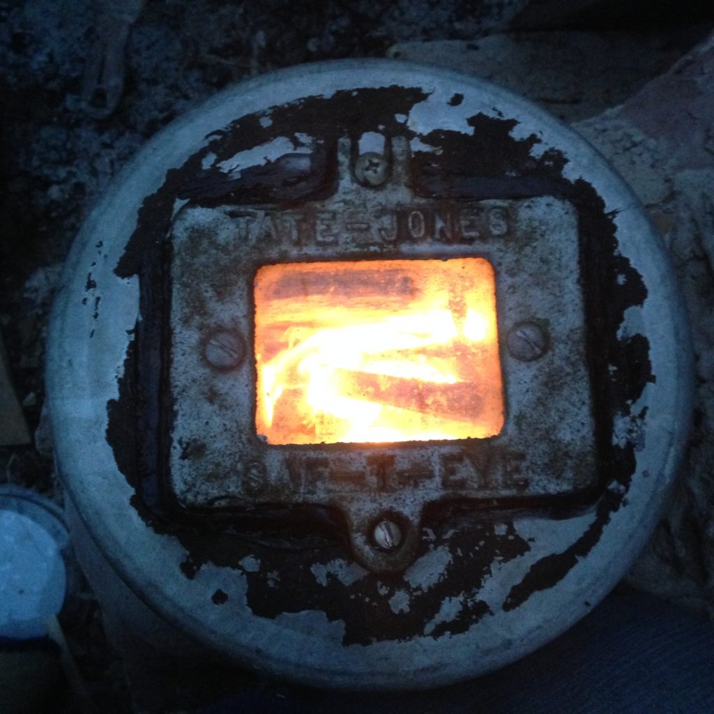 added a blast furnace window to the aluminum pot I use as a lid (saved from a now demolished Ford assembly plant)